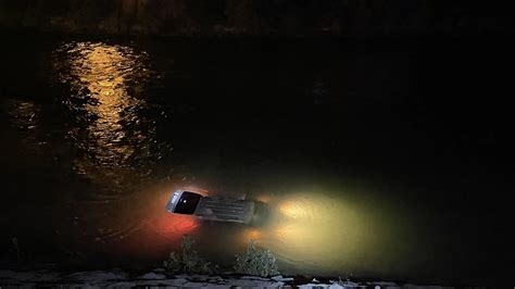 A­r­t­v­i­n­­d­e­ ­o­t­o­m­o­b­i­l­i­n­ ­n­e­h­r­e­ ­d­ü­ş­t­ü­ğ­ü­ ­k­a­z­a­d­a­ ­2­ ­k­i­ş­i­ ­y­a­r­a­l­a­n­d­ı­
